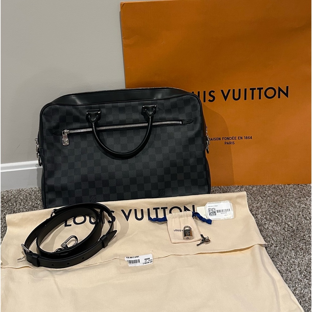 LOUIS VUITTON PORTE DOCUMENTS JOUR LEATHER BAG